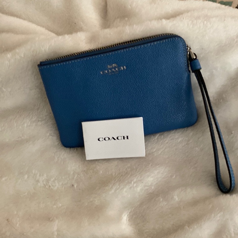Coach wristlet 💙💙Like new